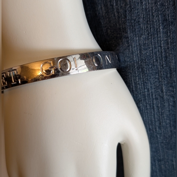 Kate Spade Quick as a Wink Bangle Silver Plated On Your Mark Get Jet Set Go! - Picture 2 of 5